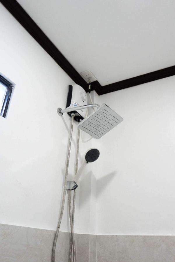 Princesa Michaella Hostel Itaytay エクステリア 写真