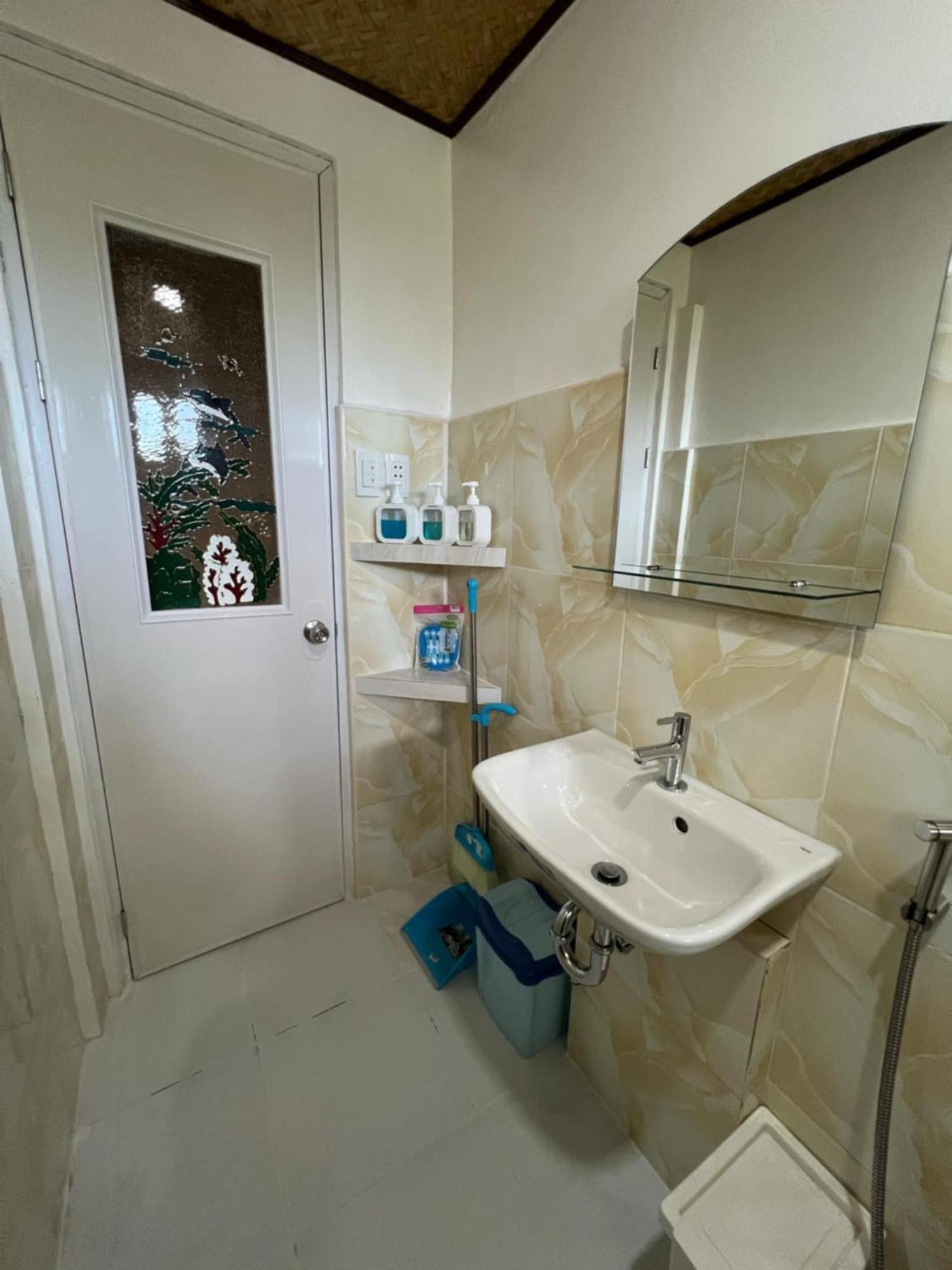 Princesa Michaella Hostel Itaytay エクステリア 写真